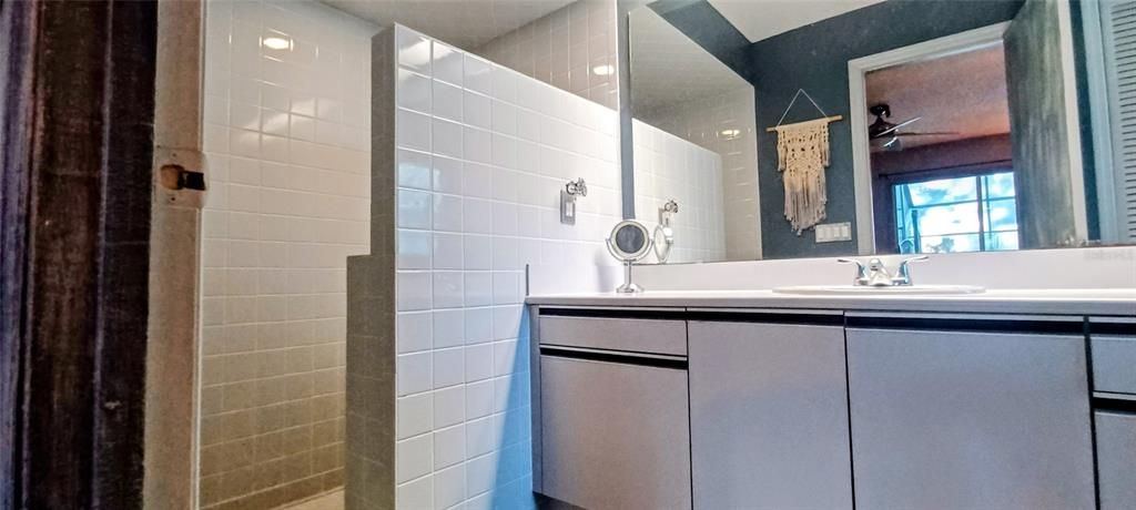 For Sale: $320,000 (2 beds, 2 baths, 1244 Square Feet)