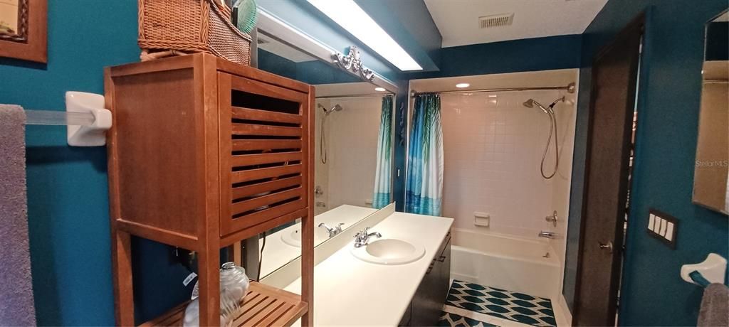 For Sale: $320,000 (2 beds, 2 baths, 1244 Square Feet)