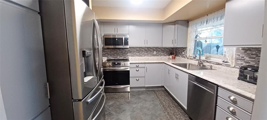 For Sale: $320,000 (2 beds, 2 baths, 1244 Square Feet)