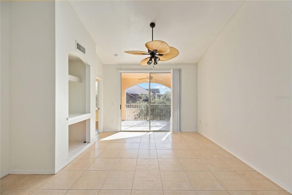 待售: $199,900 (2 贝兹, 2 浴室, 1089 平方英尺)