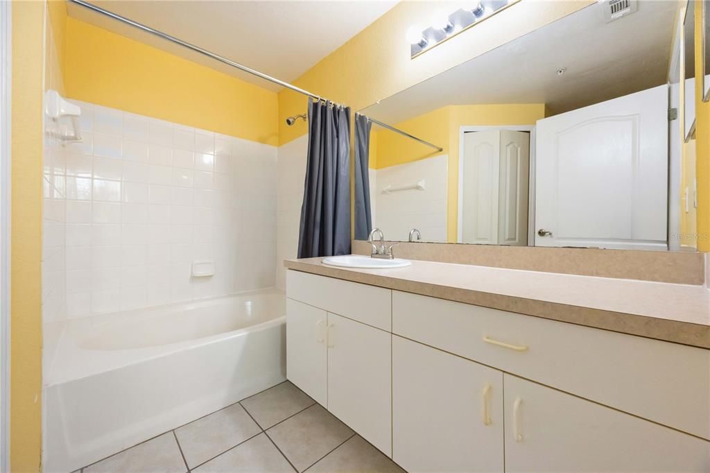 待售: $199,900 (2 贝兹, 2 浴室, 1089 平方英尺)