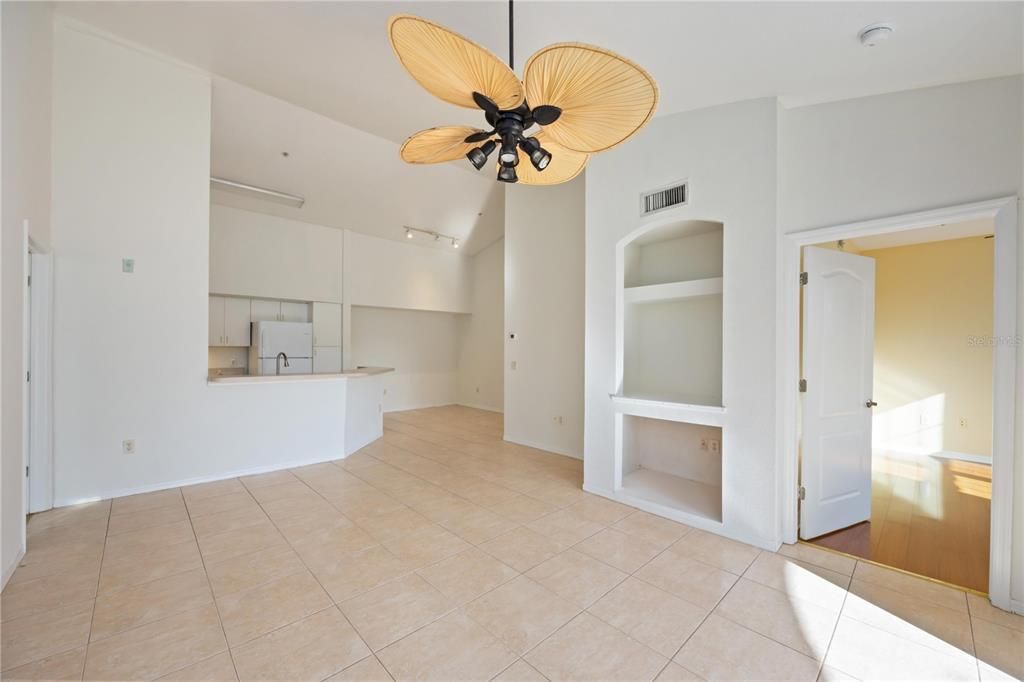 待售: $199,900 (2 贝兹, 2 浴室, 1089 平方英尺)