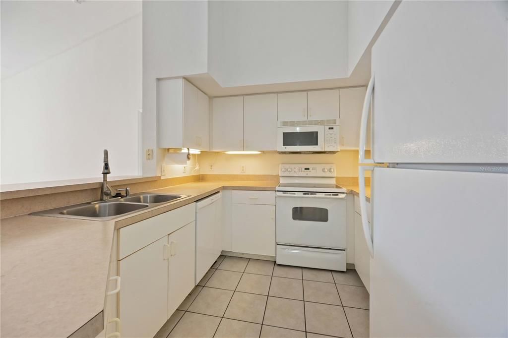 待售: $199,900 (2 贝兹, 2 浴室, 1089 平方英尺)