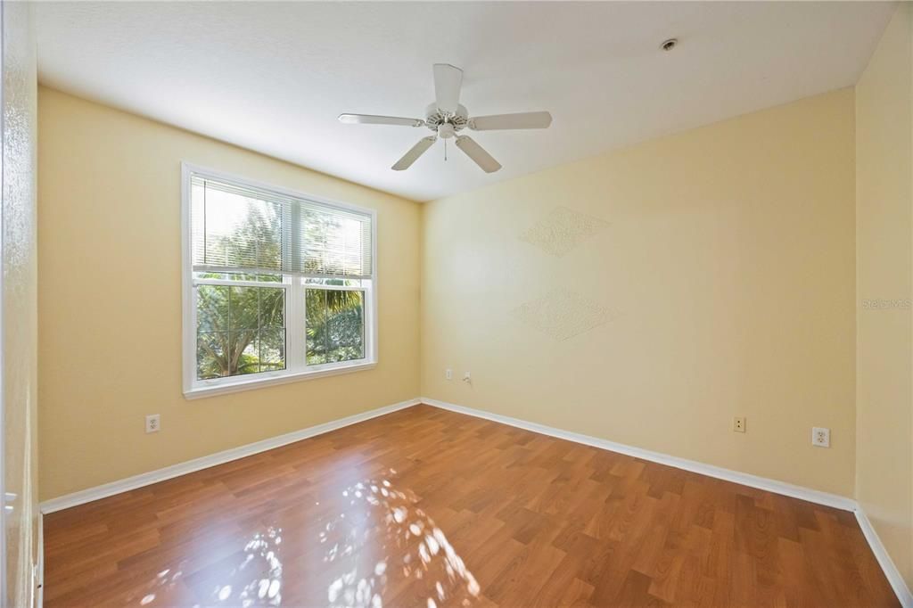 待售: $199,900 (2 贝兹, 2 浴室, 1089 平方英尺)