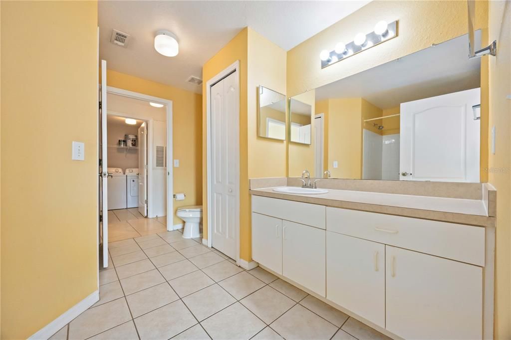 待售: $199,900 (2 贝兹, 2 浴室, 1089 平方英尺)