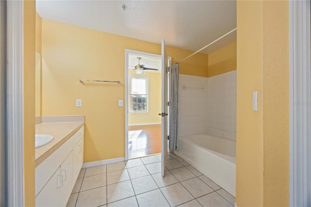 待售: $199,900 (2 贝兹, 2 浴室, 1089 平方英尺)