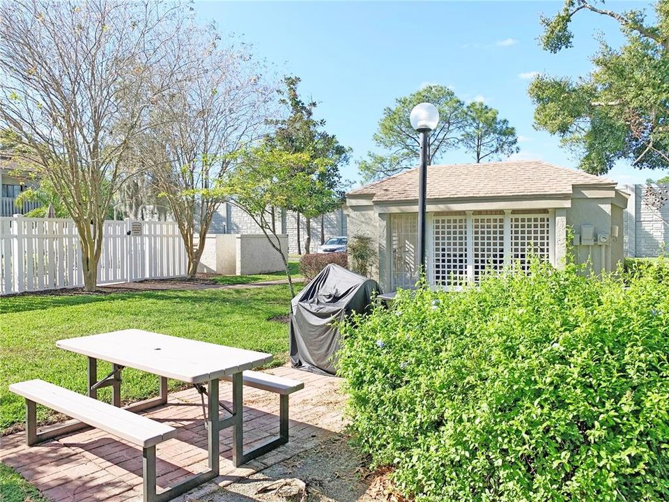 For Rent: $1,350 (2 beds, 1 baths, 768 Square Feet)