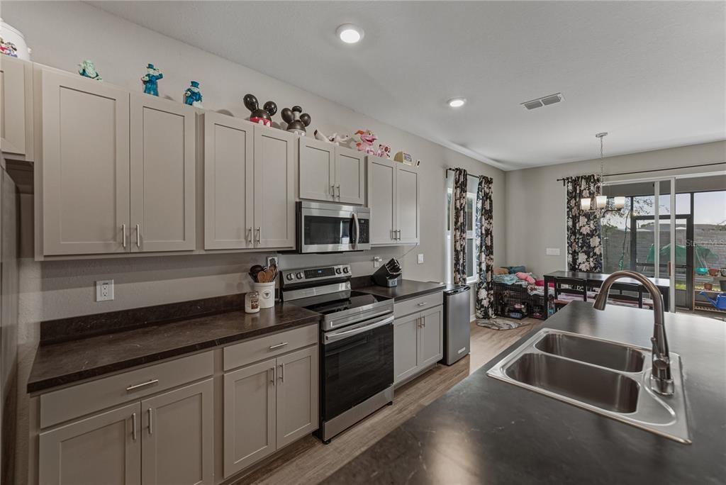 For Sale: $375,000 (4 beds, 2 baths, 2041 Square Feet)