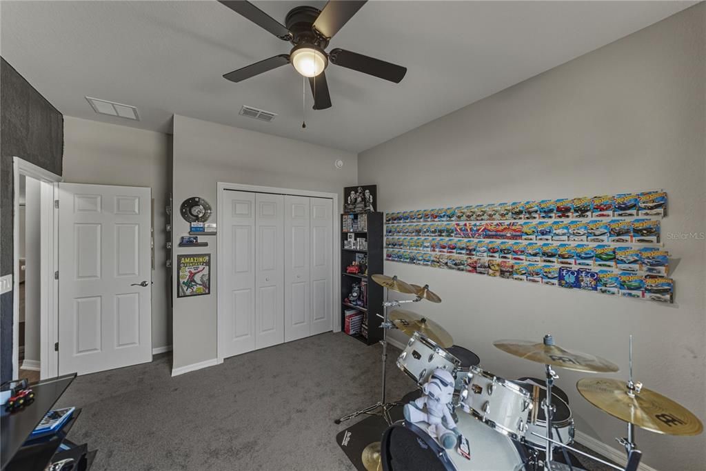 For Sale: $375,000 (4 beds, 2 baths, 2041 Square Feet)