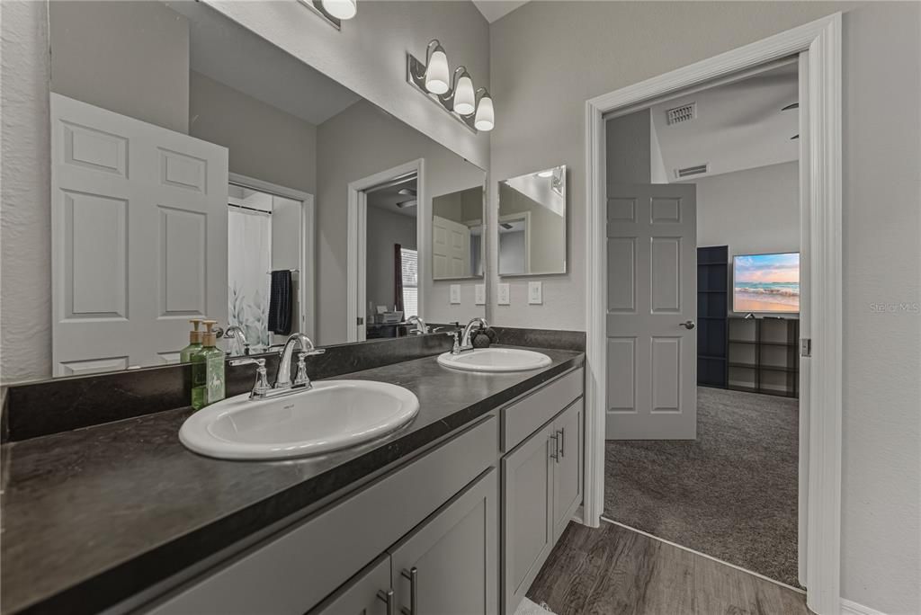 For Sale: $375,000 (4 beds, 2 baths, 2041 Square Feet)