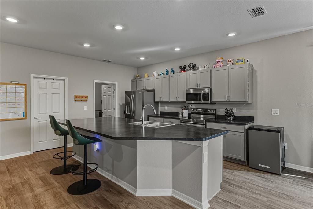 For Sale: $375,000 (4 beds, 2 baths, 2041 Square Feet)