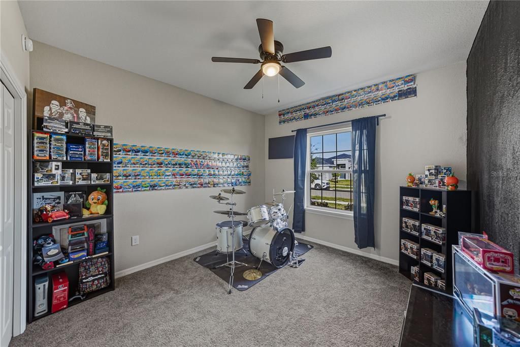 For Sale: $375,000 (4 beds, 2 baths, 2041 Square Feet)