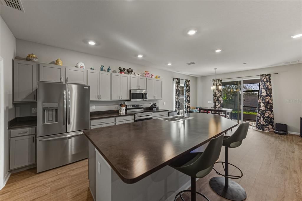 For Sale: $375,000 (4 beds, 2 baths, 2041 Square Feet)