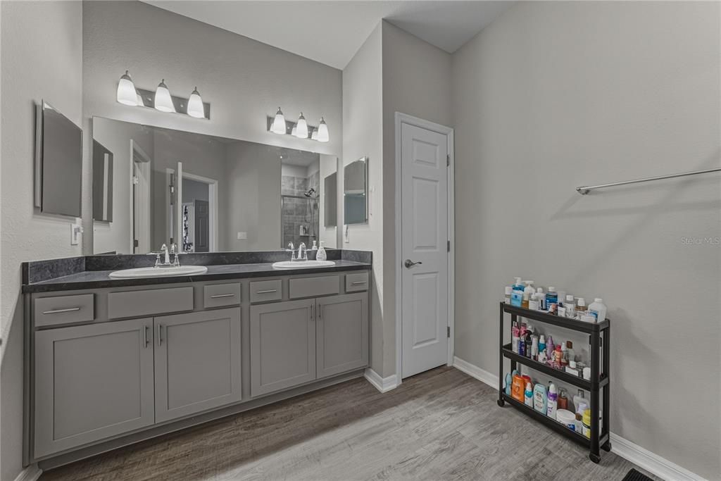 For Sale: $375,000 (4 beds, 2 baths, 2041 Square Feet)