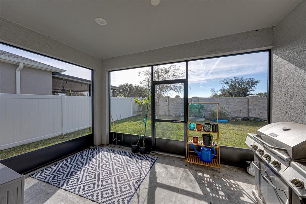 For Sale: $375,000 (4 beds, 2 baths, 2041 Square Feet)