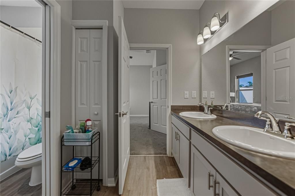 For Sale: $375,000 (4 beds, 2 baths, 2041 Square Feet)