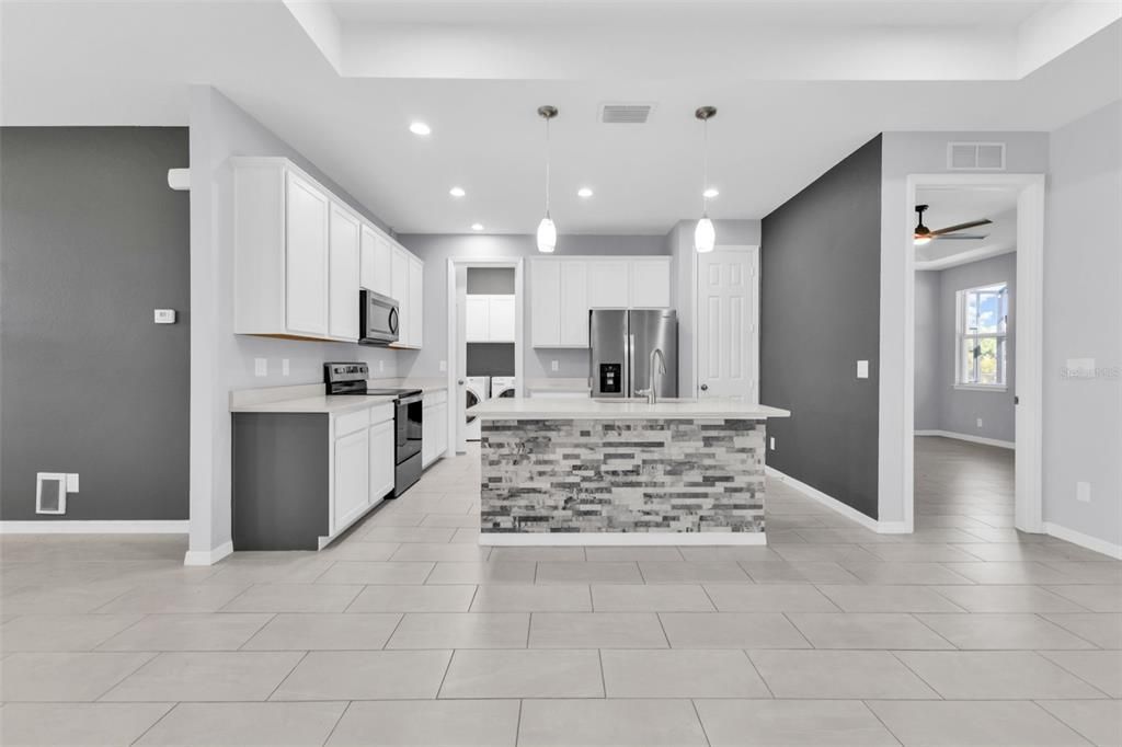 待售: $415,000 (4 贝兹, 2 浴室, 2077 平方英尺)