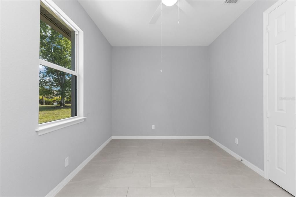 待售: $415,000 (4 贝兹, 2 浴室, 2077 平方英尺)