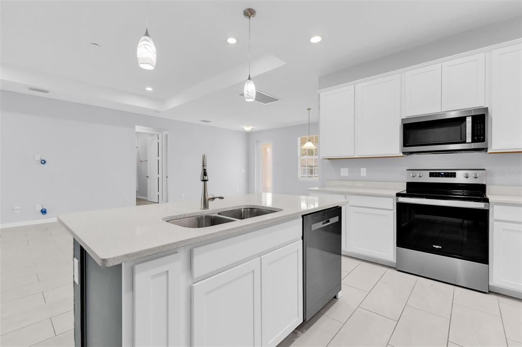 待售: $415,000 (4 贝兹, 2 浴室, 2077 平方英尺)