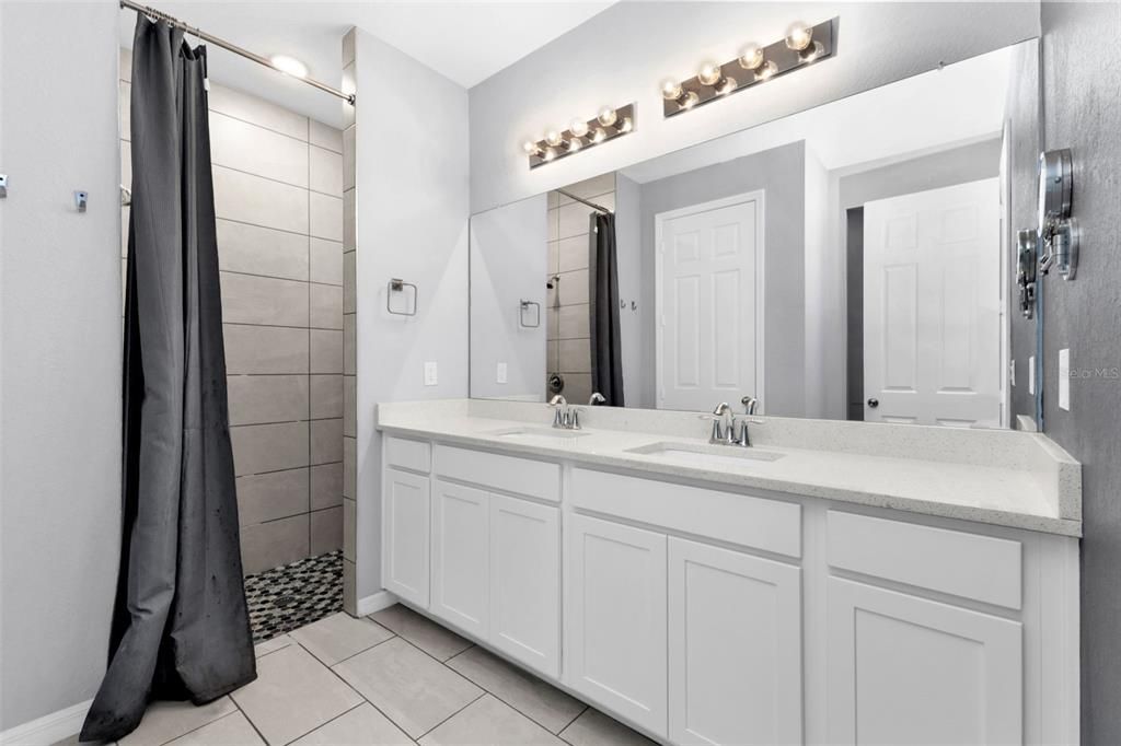 待售: $415,000 (4 贝兹, 2 浴室, 2077 平方英尺)