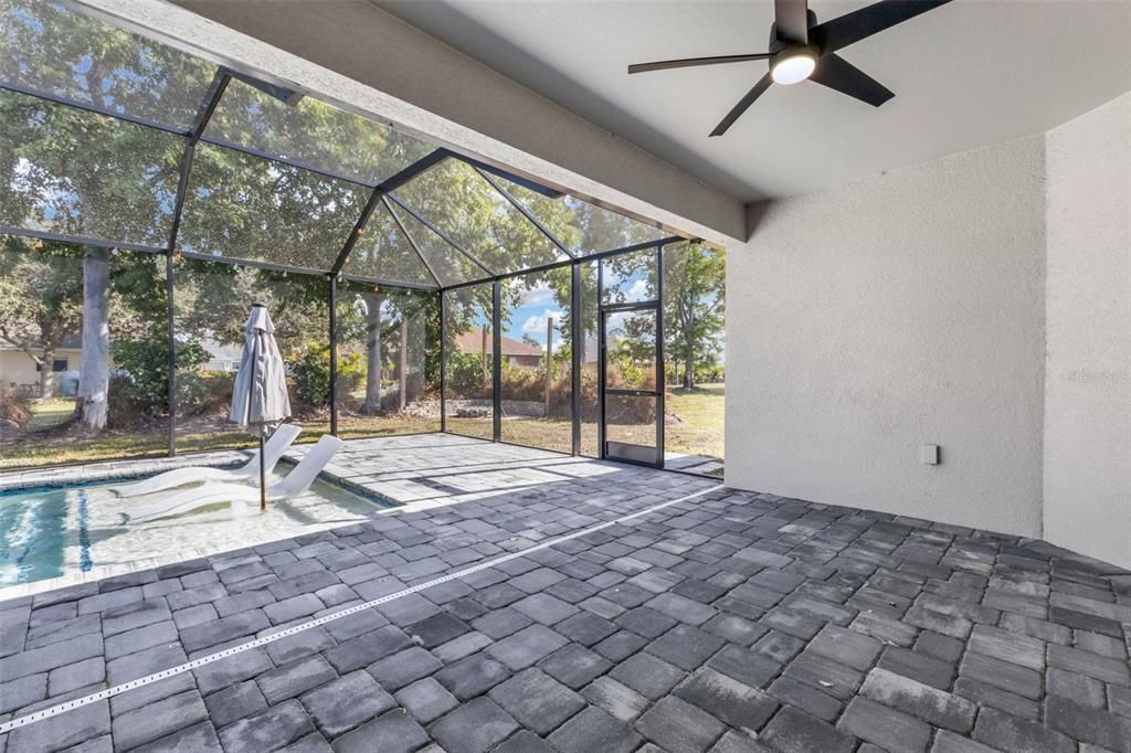 待售: $415,000 (4 贝兹, 2 浴室, 2077 平方英尺)