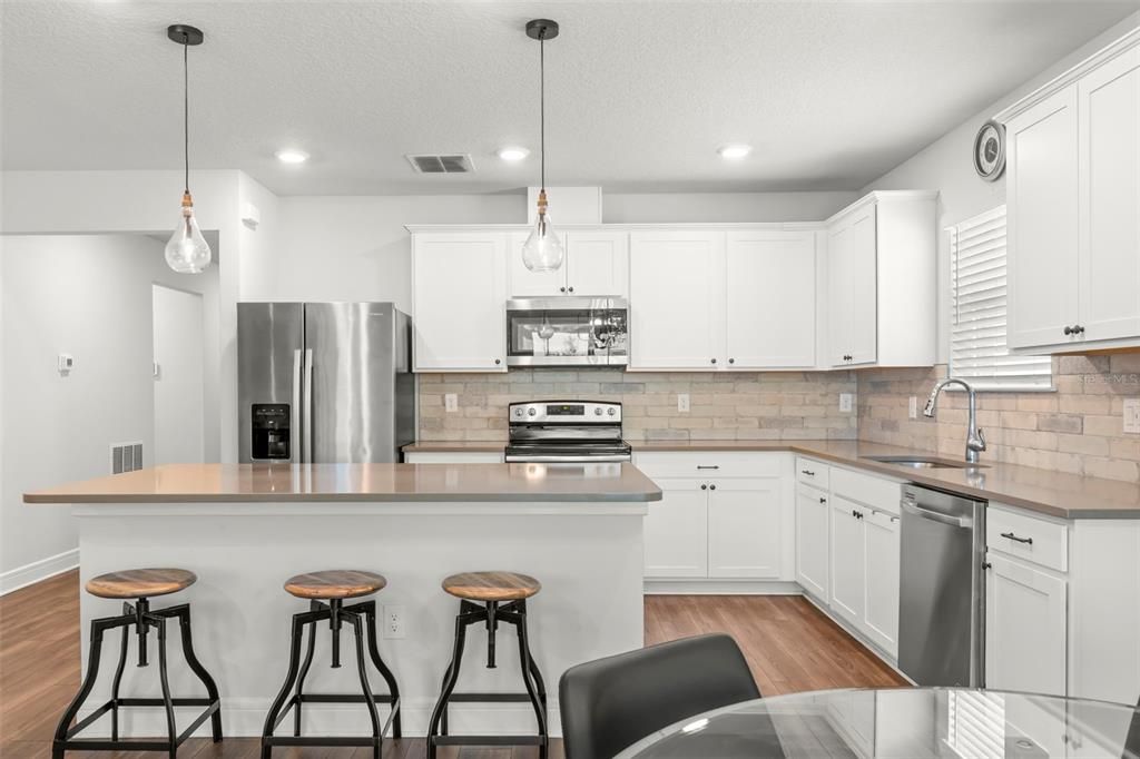 For Rent: $2,475 (4 beds, 2 baths, 1844 Square Feet)