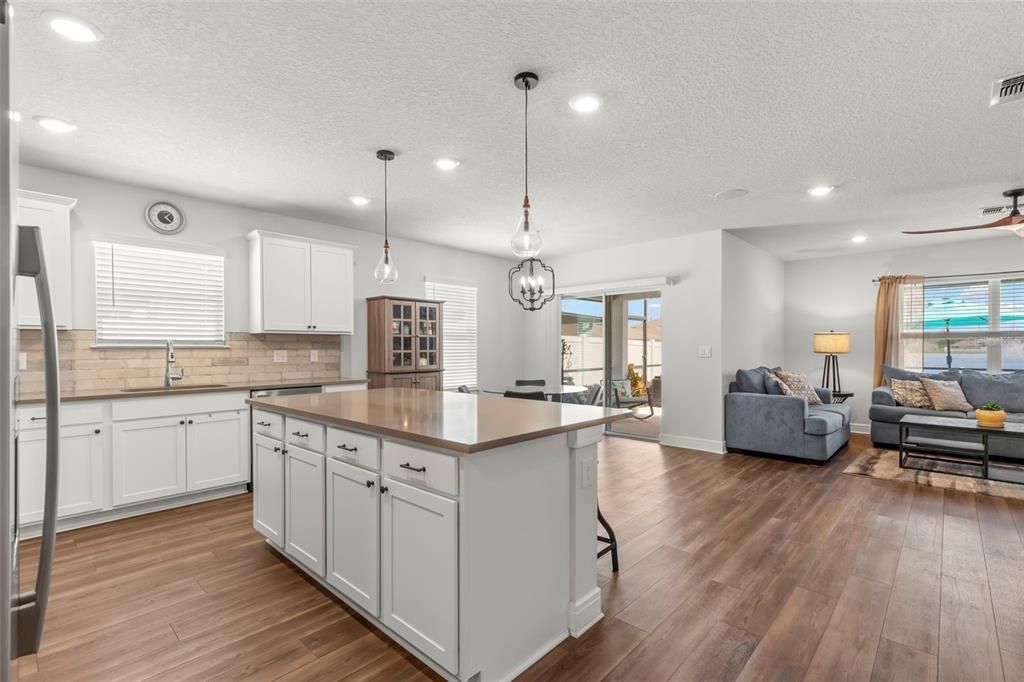 For Rent: $2,475 (4 beds, 2 baths, 1844 Square Feet)