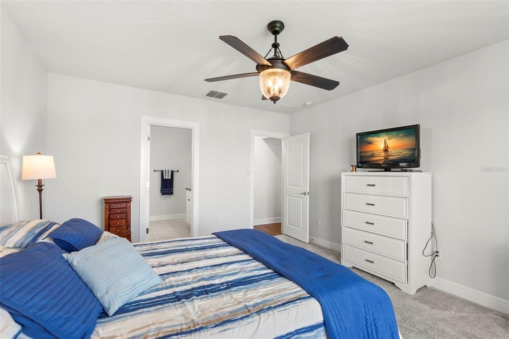 For Rent: $2,475 (4 beds, 2 baths, 1844 Square Feet)