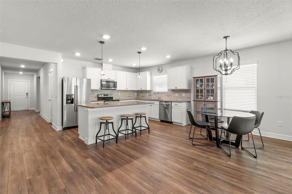 For Rent: $2,475 (4 beds, 2 baths, 1844 Square Feet)