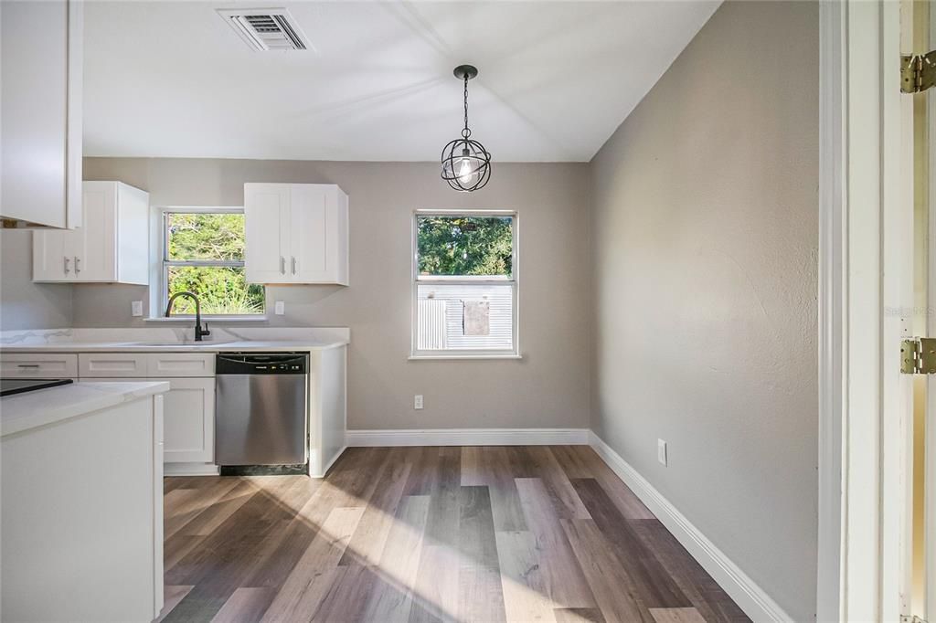 For Sale: $274,500 (3 beds, 1 baths, 920 Square Feet)