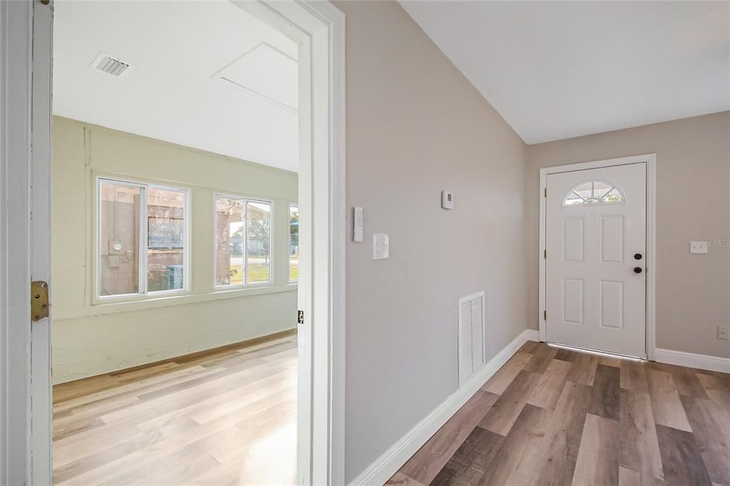 For Sale: $274,500 (3 beds, 1 baths, 920 Square Feet)