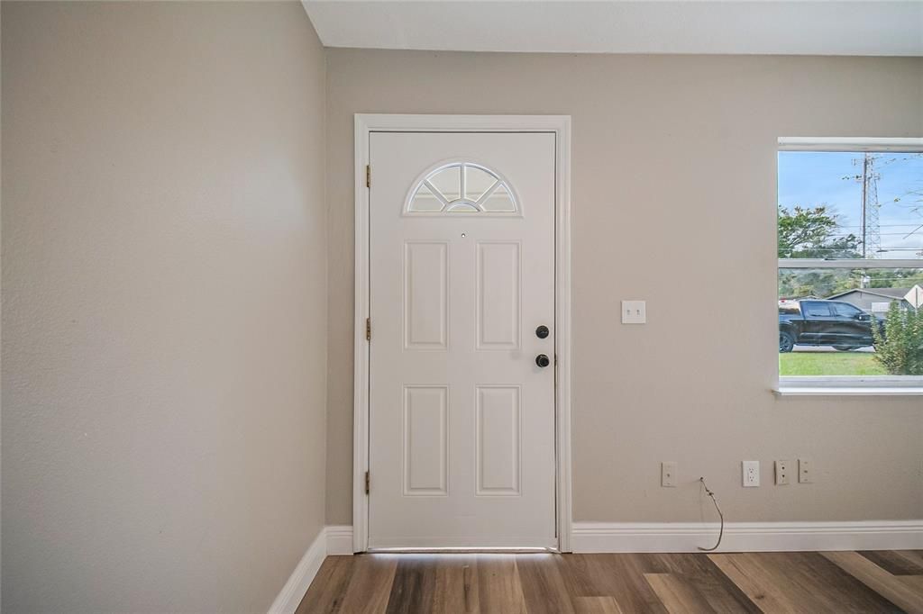 For Sale: $274,500 (3 beds, 1 baths, 920 Square Feet)