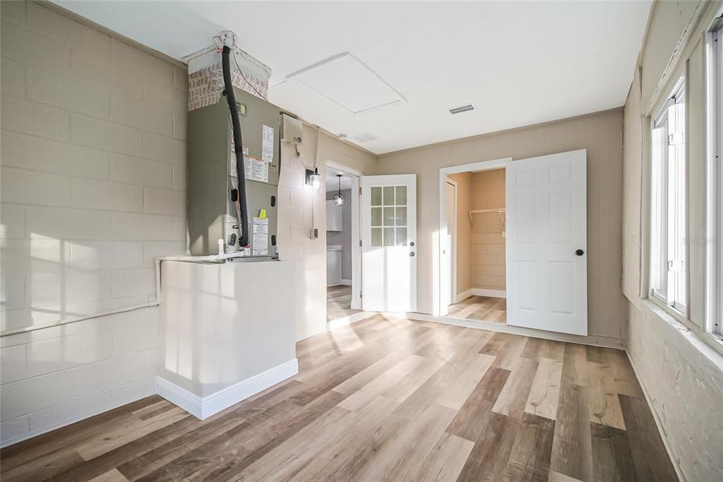 For Sale: $274,500 (3 beds, 1 baths, 920 Square Feet)