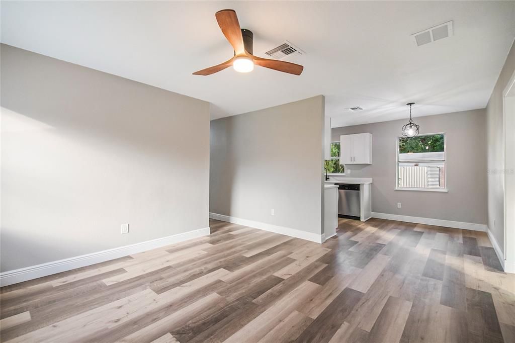 For Sale: $274,500 (3 beds, 1 baths, 920 Square Feet)