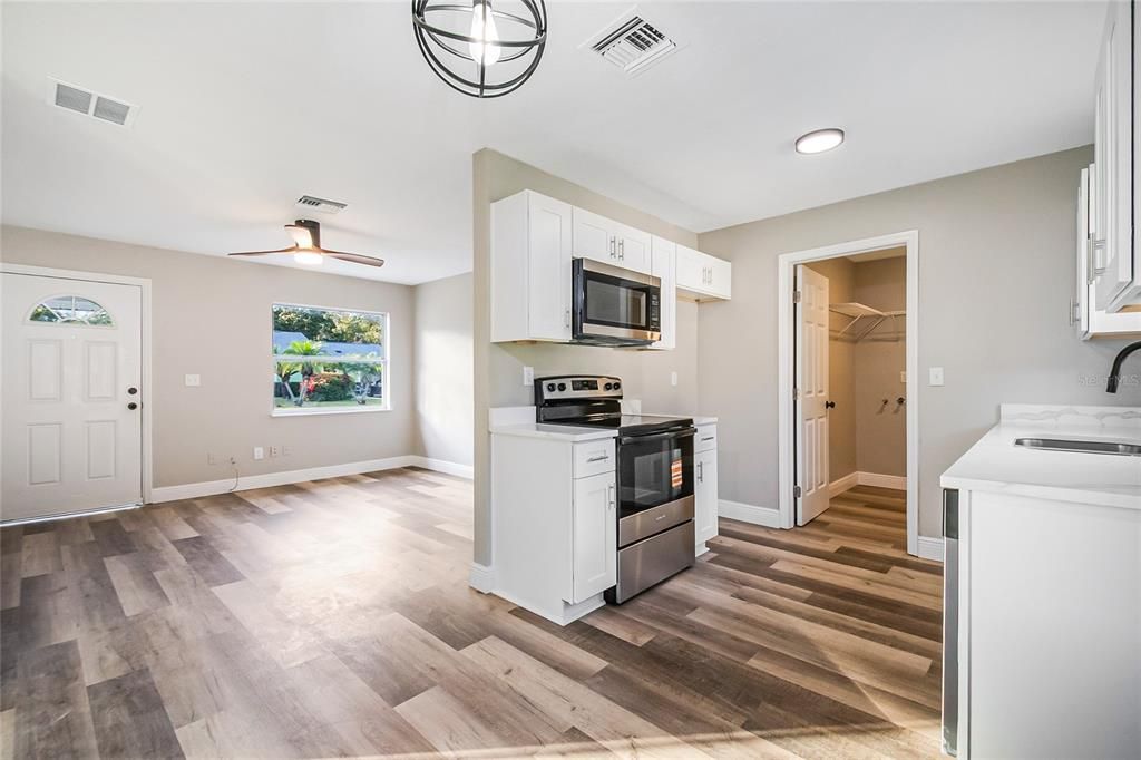 For Sale: $274,500 (3 beds, 1 baths, 920 Square Feet)