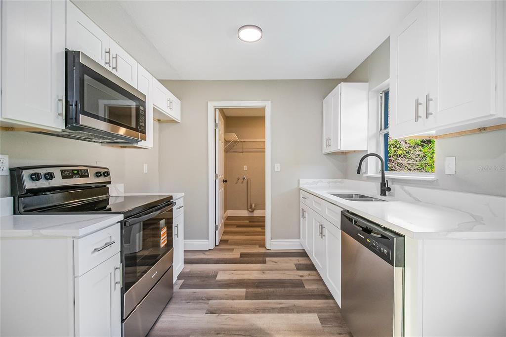 For Sale: $274,500 (3 beds, 1 baths, 920 Square Feet)