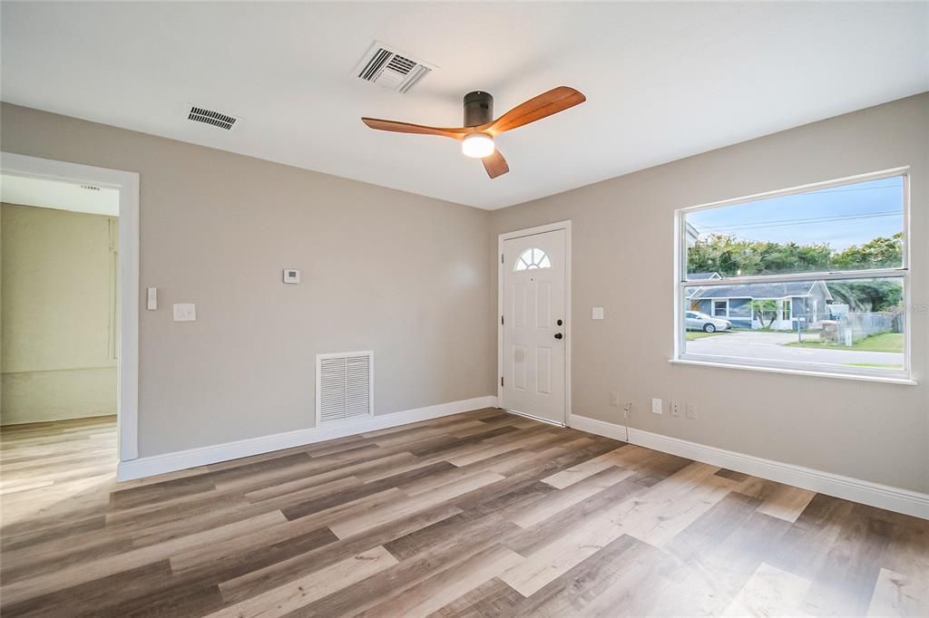 For Sale: $274,500 (3 beds, 1 baths, 920 Square Feet)