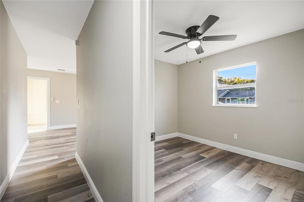 For Sale: $274,500 (3 beds, 1 baths, 920 Square Feet)