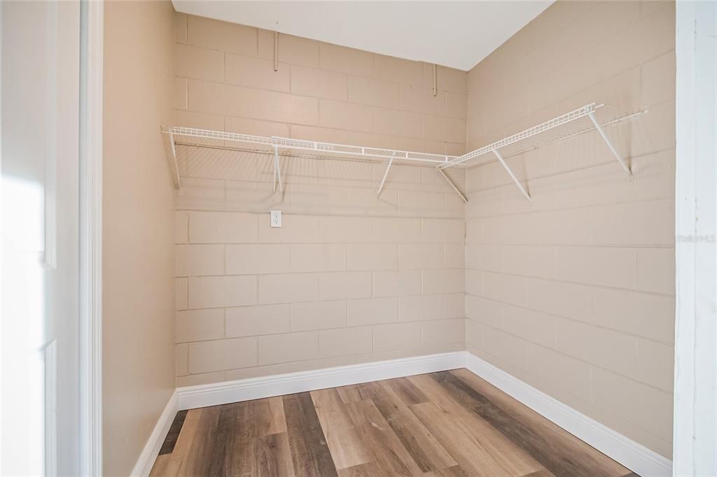 For Sale: $274,500 (3 beds, 1 baths, 920 Square Feet)