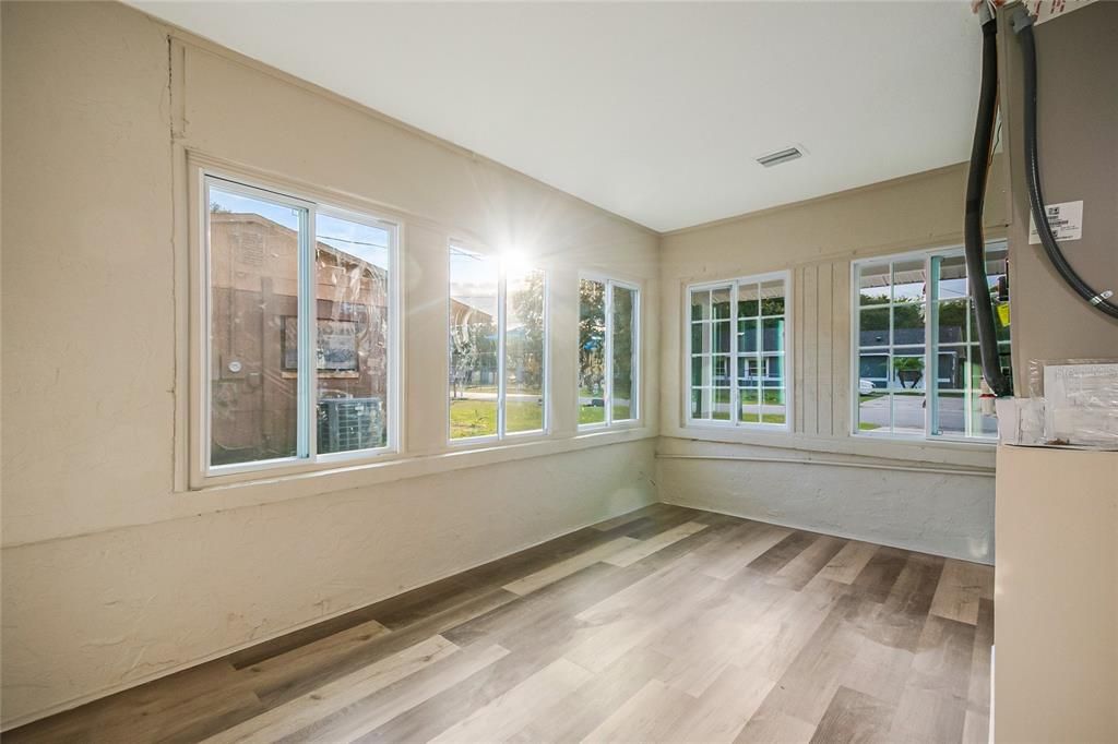 For Sale: $274,500 (3 beds, 1 baths, 920 Square Feet)