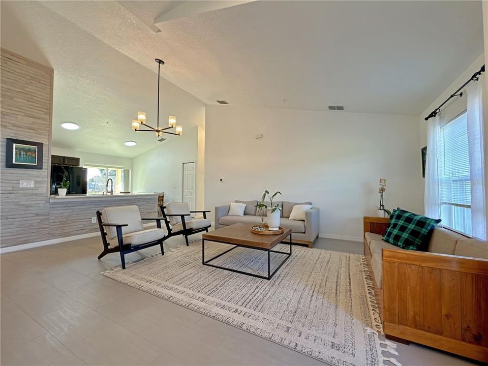 En Venta: $407,500 (4 camas, 2 baños, 1556 Pies cuadrados)