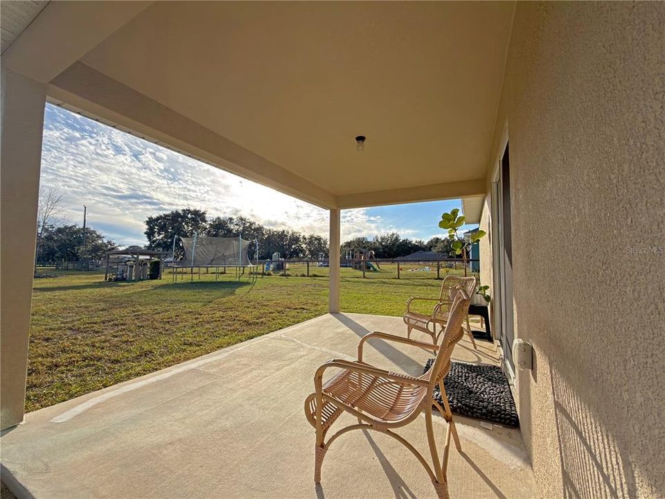 En Venta: $407,500 (4 camas, 2 baños, 1556 Pies cuadrados)