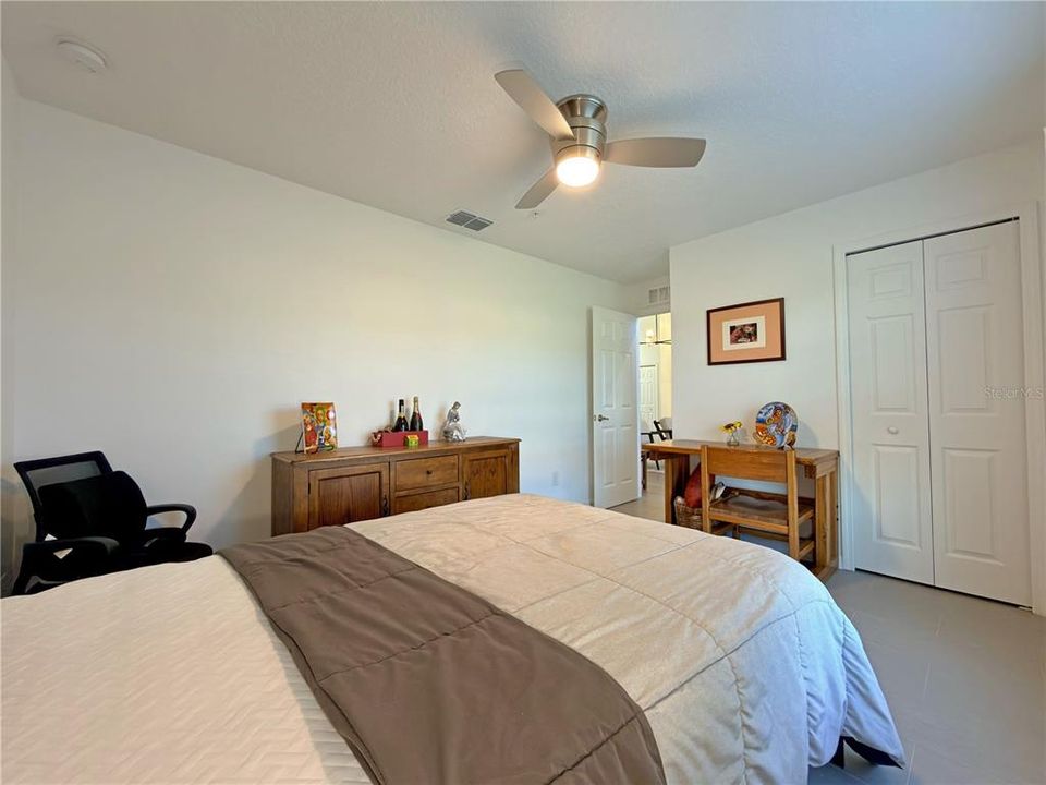 En Venta: $407,500 (4 camas, 2 baños, 1556 Pies cuadrados)