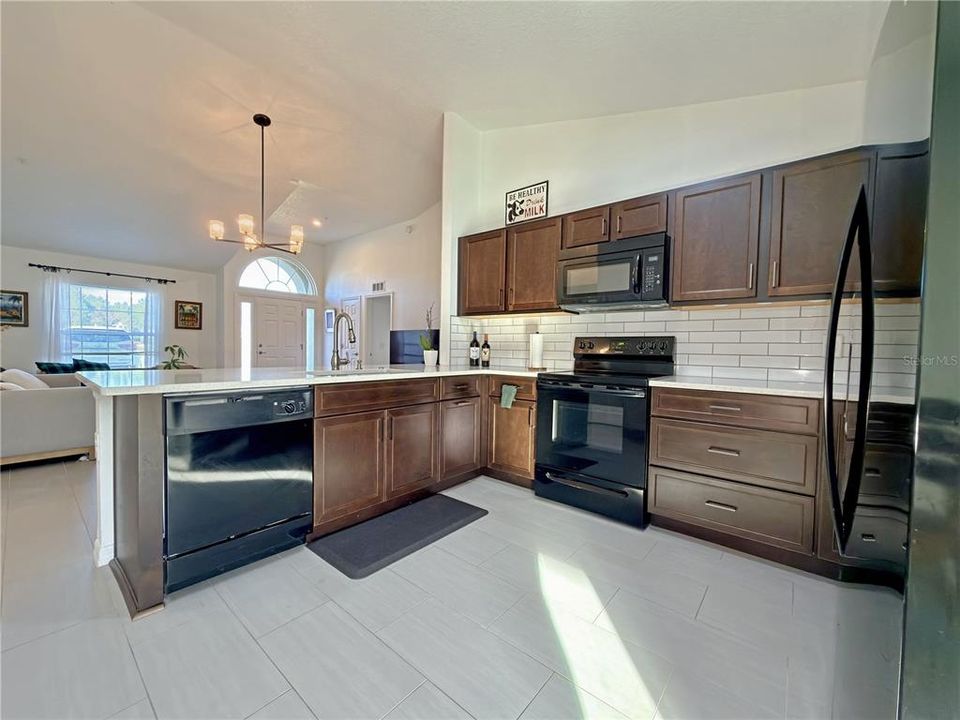 En Venta: $407,500 (4 camas, 2 baños, 1556 Pies cuadrados)