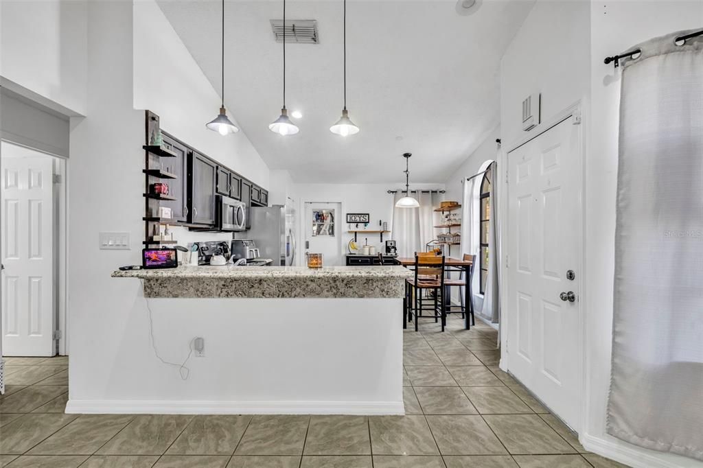 На продажу: $279,900 (3 спален, 2 ванн, 1054 Квадратных фут)