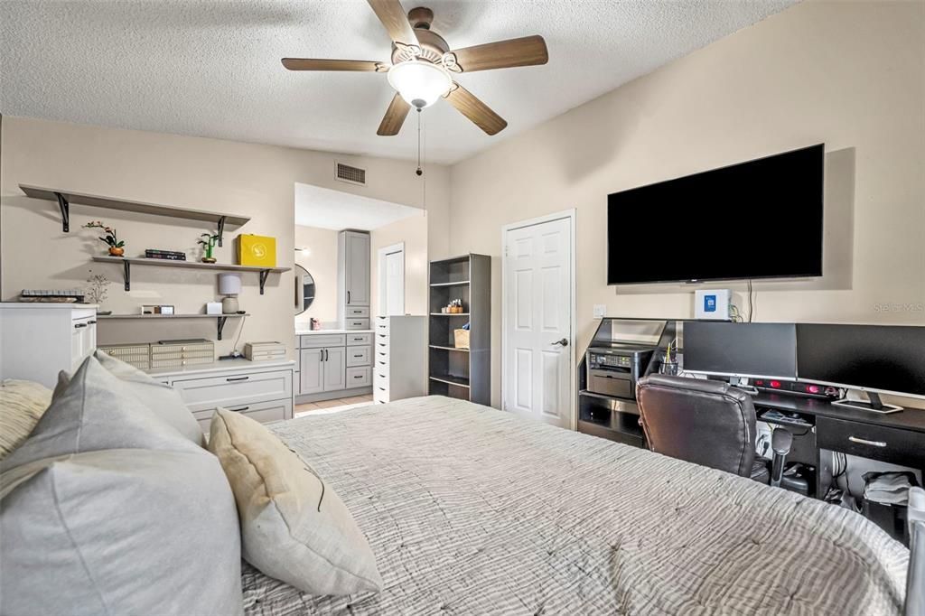 На продажу: $279,900 (3 спален, 2 ванн, 1054 Квадратных фут)