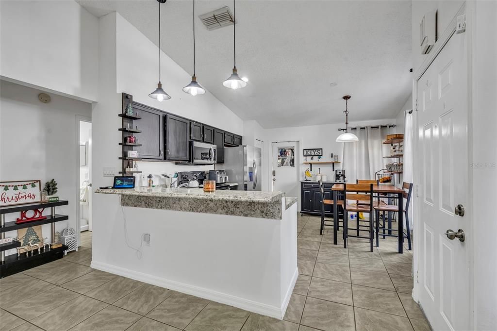 На продажу: $279,900 (3 спален, 2 ванн, 1054 Квадратных фут)