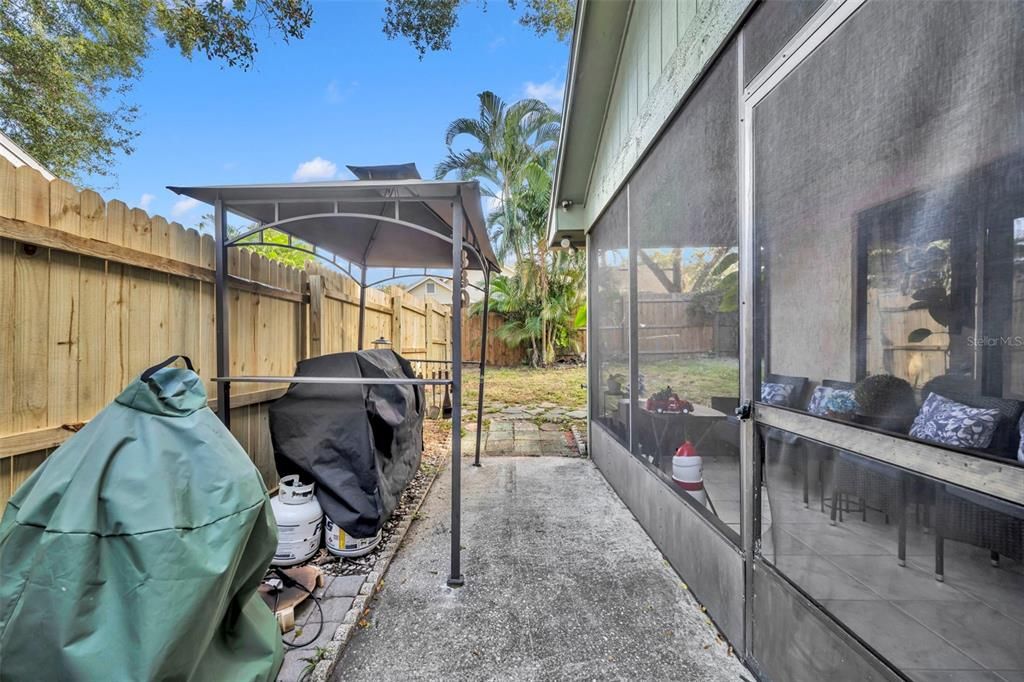 На продажу: $279,900 (3 спален, 2 ванн, 1054 Квадратных фут)