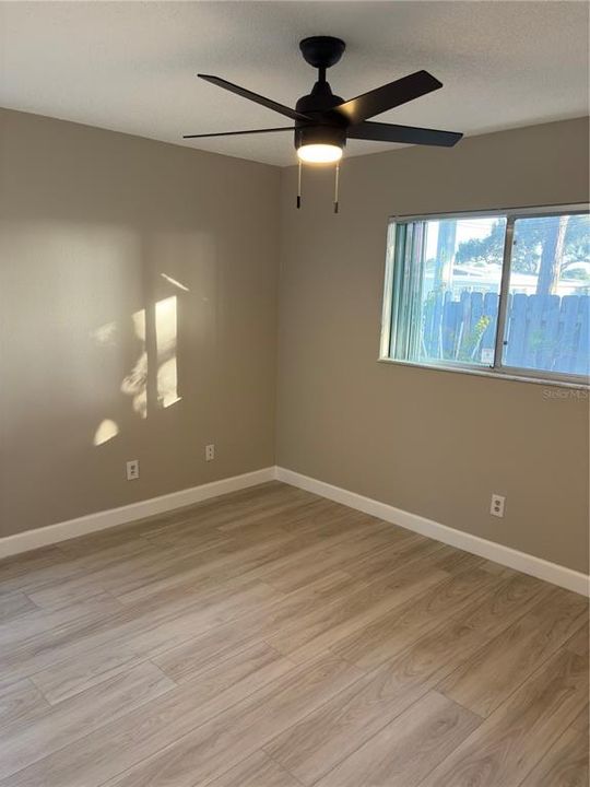 待售: $275,500 (2 贝兹, 2 浴室, 1132 平方英尺)