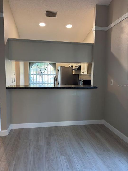 待售: $275,500 (2 贝兹, 2 浴室, 1132 平方英尺)